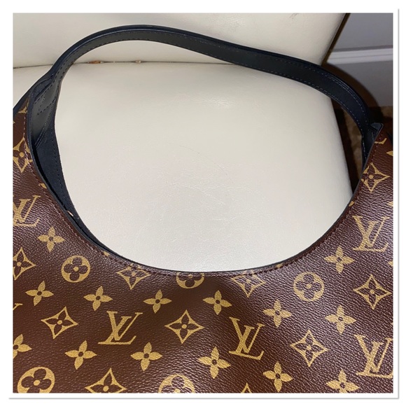 🎈SOLD🎈 LV Discontinued Flower Hobo - Picture 6 of 16